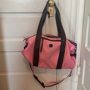 Pink mesh lululemon duffel bag - great condition